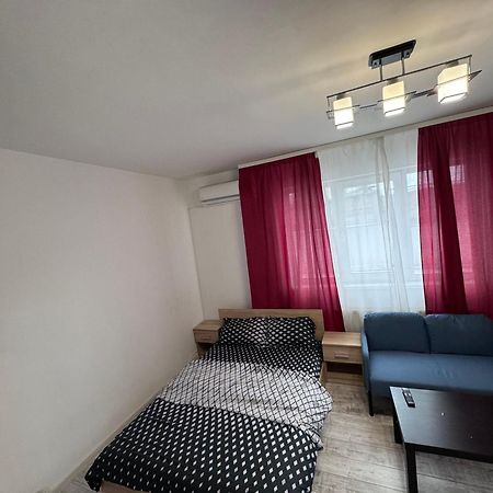 Cozy Studio 10 Min Away From Th Center Of The City Bukares Bagian luar foto