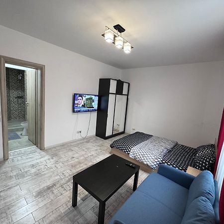 Cozy Studio 10 Min Away From Th Center Of The City Bukares Bagian luar foto