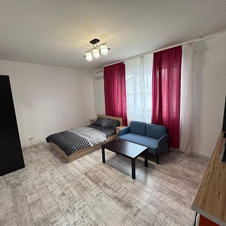Cozy Studio 10 Min Away From Th Center Of The City Bukares Bagian luar foto