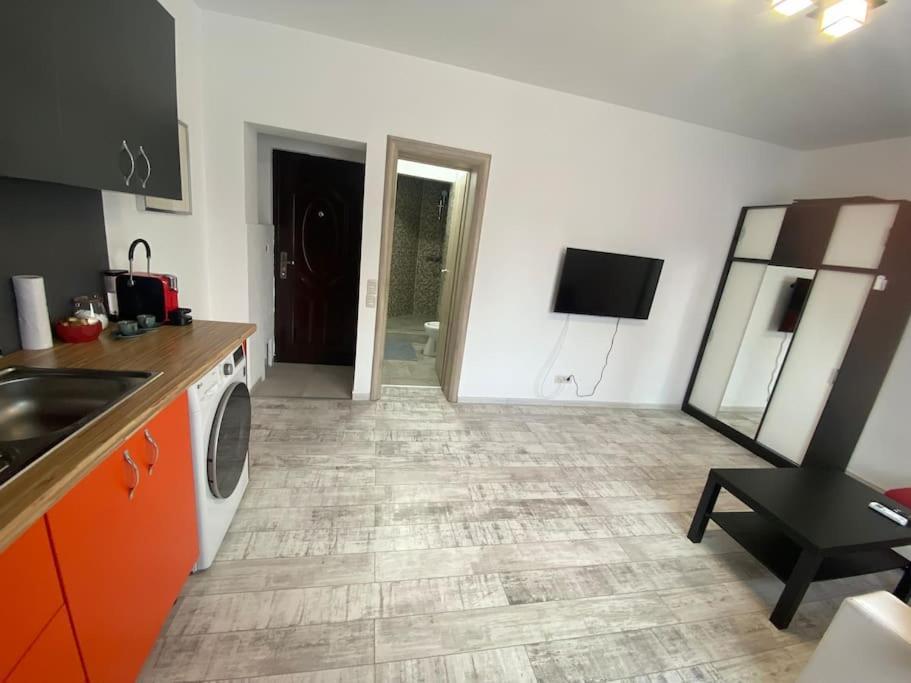 Cozy Studio 10 Min Away From Th Center Of The City Bukares Bagian luar foto